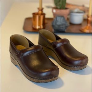 EUC Dansko clogs